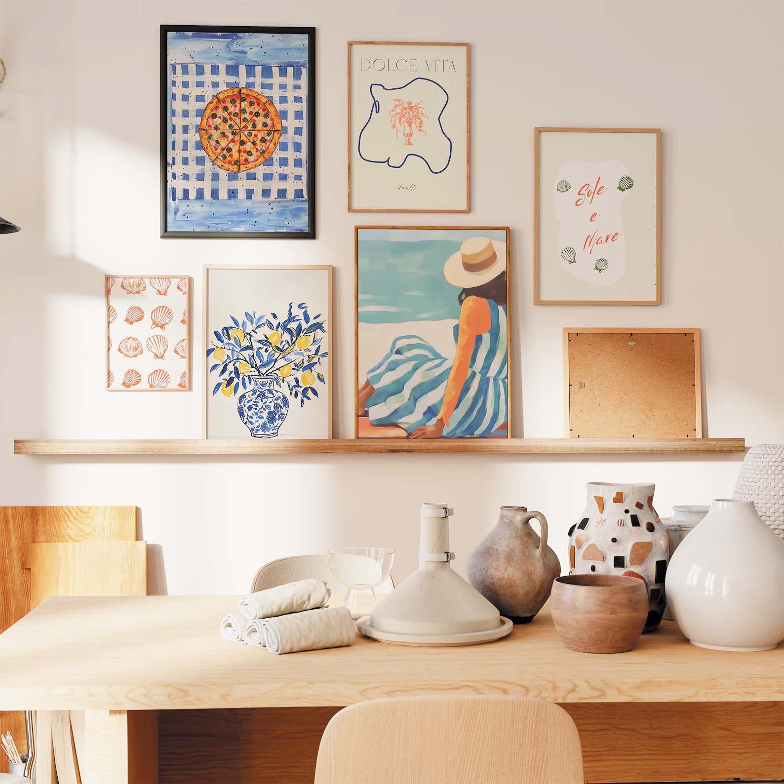 Poster Vista Serena – Zomerjurk en zeezicht in één kalm beeld